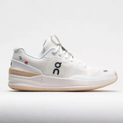 On Running On The Roger Pro Clay Women's White/Savannah